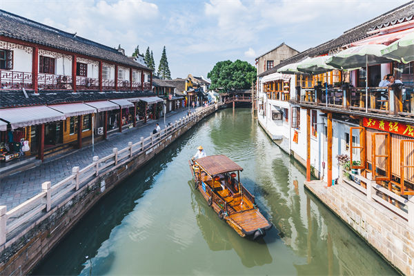 以文化賦能經(jīng)濟社會發(fā)展，企業(yè)營銷管理對此有何啟發(fā)？